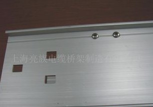 鍍鋅金屬橋架有著什么優(yōu)勢？