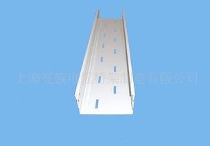 直通橋架電纜默默承擔(dān)著線纜的重量